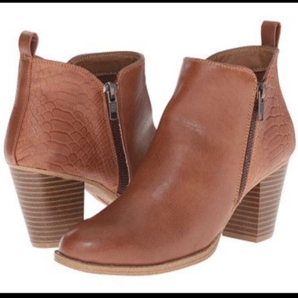 Sofft booties in like new condition. Sz 9.5